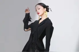 歌坛精灵张韶涵，逆龄生长的舞台女王，高级穿搭气场十足图片