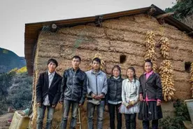 大山深处的6口之家，生活完全与世隔绝，被发现时连户口都没图片