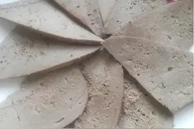 猪肝炒荸荠：好吃又有营养的一种食物，快来看看如何制作吧图片