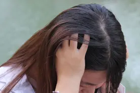 写给爱抠头皮的人：头皮上总是有小颗粒，是个啥？可以用手抠吗？图片