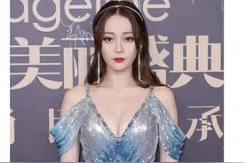 迪丽热巴不适合皮衣？看到上身效果后 网友：夜店金丝猫，太飙了图片