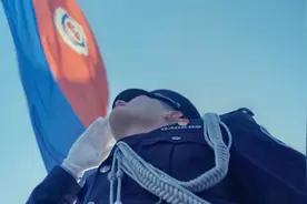 追光的脚步图片
