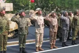 终于告别“蓝精灵”！照片曝光：我国海军陆战队换装新迷彩图片