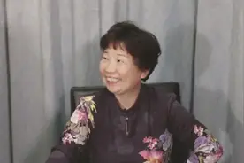 杜新枝发文留言8千条，网友评论获赞4万：习惯索取，就会忘记感恩图片