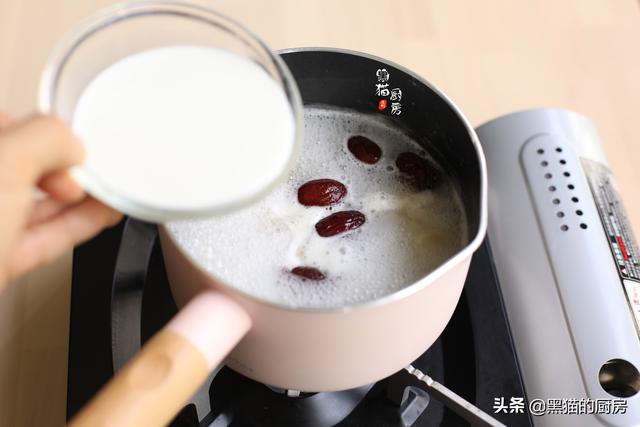 芡实花胶一起煲汤吗 2026年新鲜芡实可以和花胶 燕麦牛奶一起煮吗
