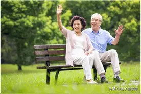 晚年跟着子女一起生活，未必幸福，75岁老人吐露心声，很真实图片