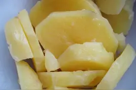 这几种美食天生带“毒素”，经常吃的中老年人，要万分警惕了图片