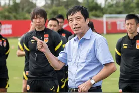 足协征召28岁后卫！曾被称“斯科拉里干儿子”，年薪高达800万图片
