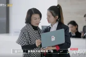 能力与颜值并存！董明珠22岁女秘书走红，也太会穿衣搭配了图片