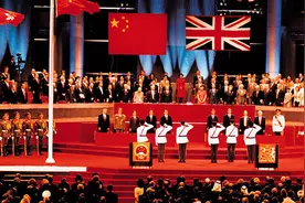 1997年香港回归前夕，中英军舰对峙三天三夜，不为人知的背后斗争图片