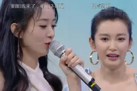 赵丽颖上《快本》连换3套衣服，每套上身都减龄，最后一套太少女图片