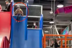 岳云鹏女儿罕露面，小眼睛太像爸，父母盼娃成才请顶级音乐家教琴图片