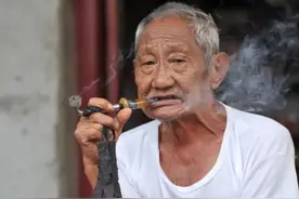 我的老父亲图片