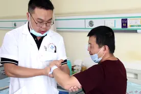 险！筷子插进颅内，男子手脚失灵30多年图片