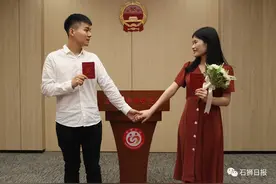 超甜！石狮这对“战疫情侣”携手去领证图片