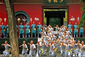 少林第一武僧：为维护少林名誉签生死状，仅一拳就让对手伏地不起图片
