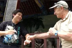 留学生领回个洋老汉，还为他养老送终，他们经历了什么？图片