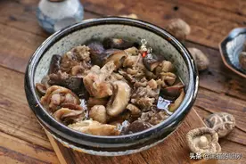 广东名菜“香菇蒸滑鸡”，不加嫩肉粉，鸡肉滑又嫩，一大盘没吃够图片