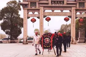 泉州傅氏举行清明瞻扫先祖陵墓图片