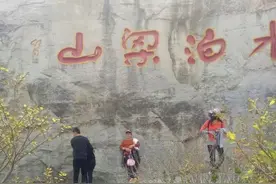游水泊梁山图片
