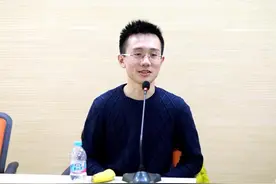 14岁上大学，22岁破解百年科学难题，拒绝美国绿卡的曹原怎样了图片