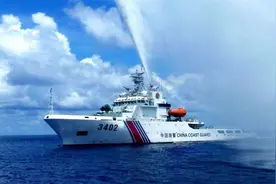 11月18日，中国海警用水炮击退菲船只；李显龙警告美勿碰中方红线图片