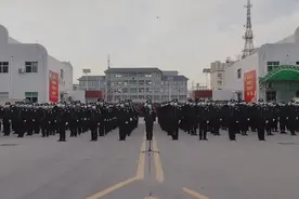 内乡县公安局举行迎新春升国旗仪式图片