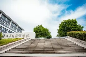 猝不及防！镇江惊现大批“名校”图片
