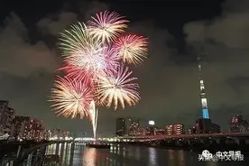 今晚你是否仰望夜空：日本花火大会“Cheer up!”图片