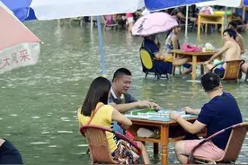 成都人生活真的很安逸吗？天天喝茶打麻将正事不干还有钱花图片