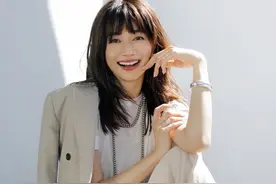 春夏女装穿搭，聪明的东京女人首选这4种颜色，这么搭配很有气质图片