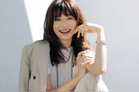 春夏女装穿搭，聪明的东京女人首选这4种颜色，这么搭配很有气质图片