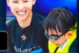 张柏芝游泳只带老二？不见其他两个儿子，小Q样貌像极了谢霆锋图片