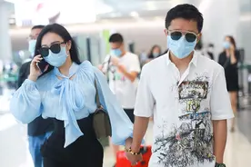 难为冉莹颖了，为秀蛮腰翘臀，硬是把花瓶口般的长裤塞下看着都勒图片