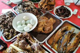 广东人吃饭喜欢用不锈钢盆？会吃的南方人，为啥对餐具不讲究？图片