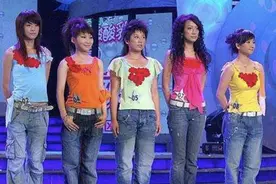 06年超女事态升级，魏佳庆巩贺等加入口水战，互撕揭短加叫嚣图片