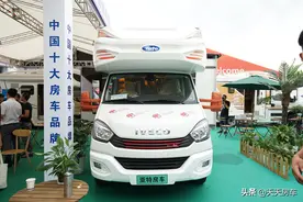 轻奢小资路线——亚特·依维柯8AT双拓展房车图片