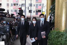 何鸿燊设灵第二日：郭晶晶夫妇、谢贤、狄波拉露面图片