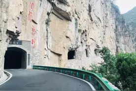 这个挂壁公路，比郭亮村的更豪华，并且有三层！可惜知道的人不多图片