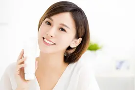 都知道秋天洗澡后要涂抹身体乳，但你真的用对了吗？图片