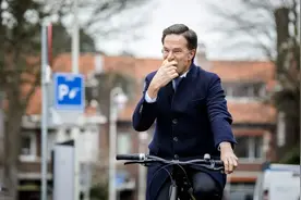 荷兰首相是怎么做到不带保镖、独自骑车上班的？图片
