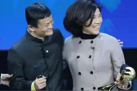 马云调侃：你看得上我么？董明珠“高情商式”拒绝，赢得一阵喝彩图片