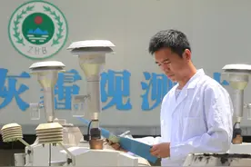晒晒郑州的空气质量“成绩单”: 他们一点点“抠”出来蓝天白云图片