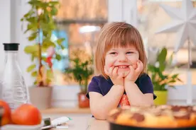 孩子多大上幼儿园最好？在家带VS入托，哪个更好？科学研究这样说图片