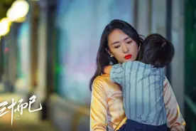 《三十而已》:买假画和戴二手镯子的两位太太，她们才是真的厉害图片