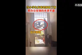 可爱！老师化妆，全班小学生好奇围观，奔走相告图片