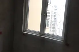 重庆一开发商宣传院馆面积折半计算，后来被指失信，遭市场监管局罚款70万，业主起诉要求退还多收费用被驳回图片
