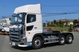 带你看看日野Profia牵引车，这激进的造型，你喜欢吗？图片