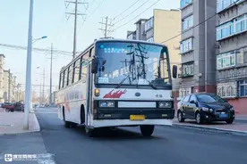 80年代畅销的客车，有着三菱外表的这款黄海客车，还有人记得吗图片