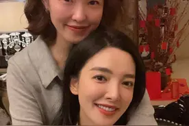 主持人刘彦池晒出与友人家人聚会照片！居然还认识孙耀威和他老婆图片